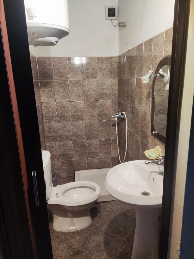 Dafina Hotel Тирана Екстериор снимка