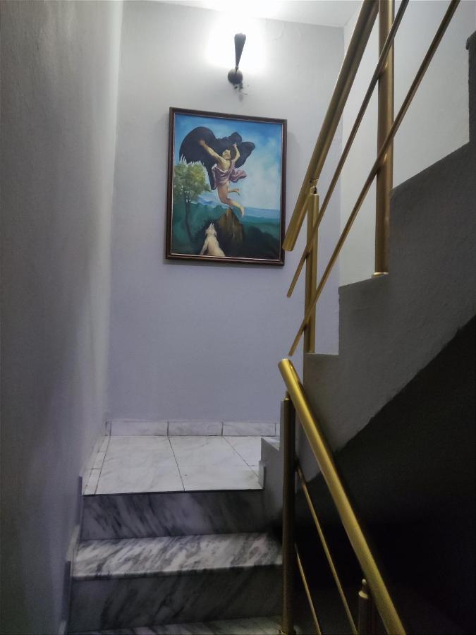 Dafina Hotel Тирана Екстериор снимка