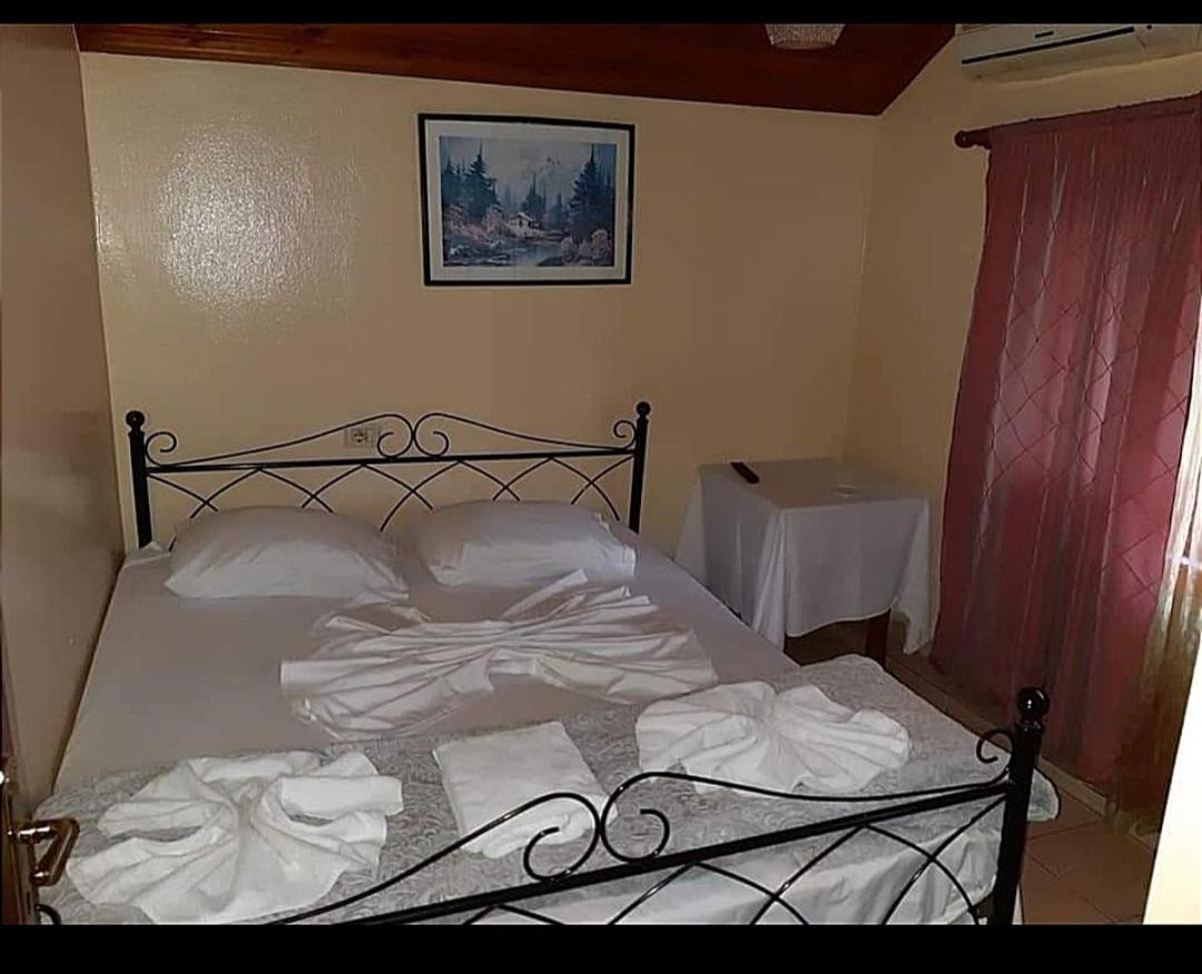 Dafina Hotel Тирана Екстериор снимка