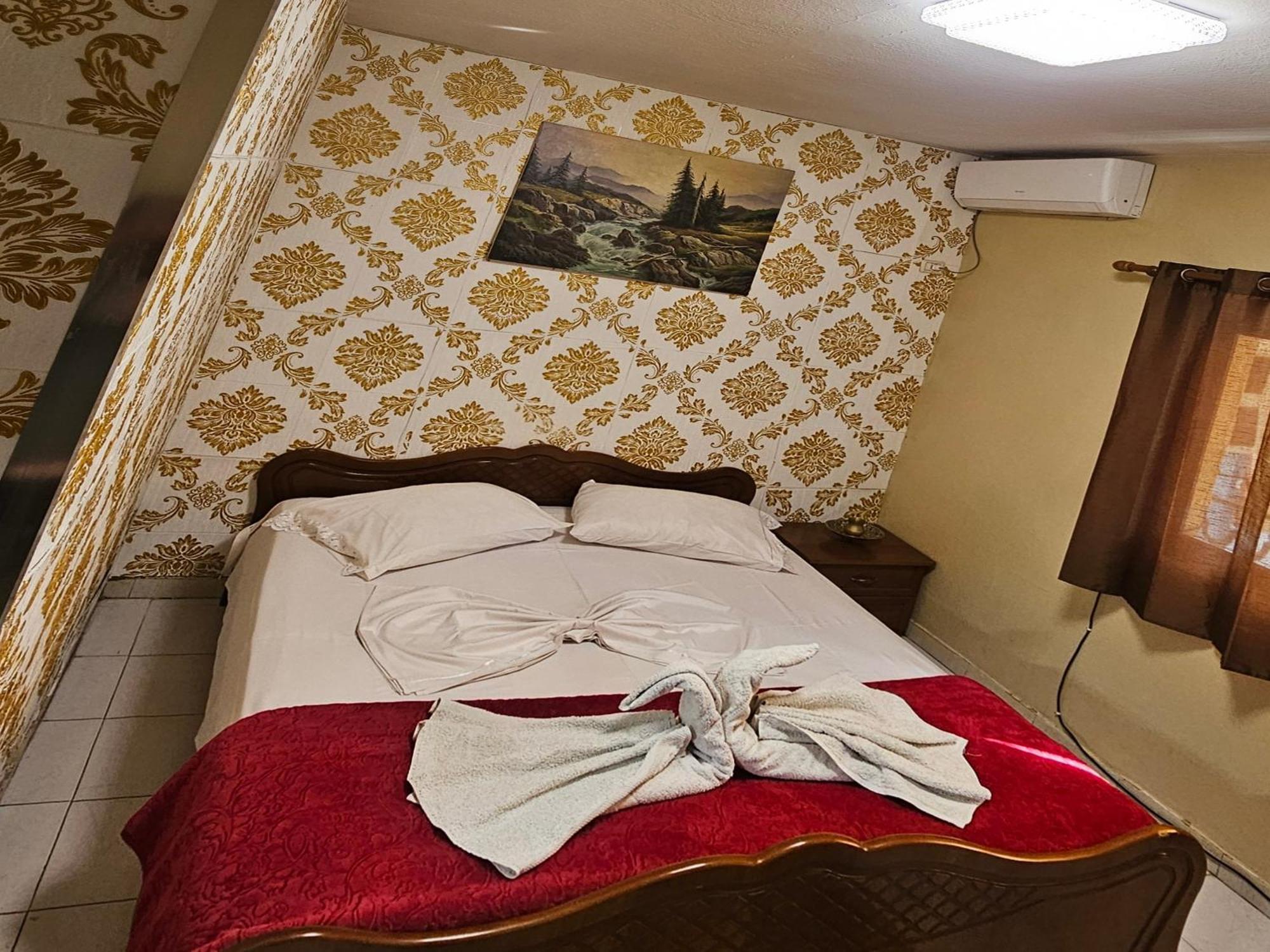 Dafina Hotel Тирана Стая снимка