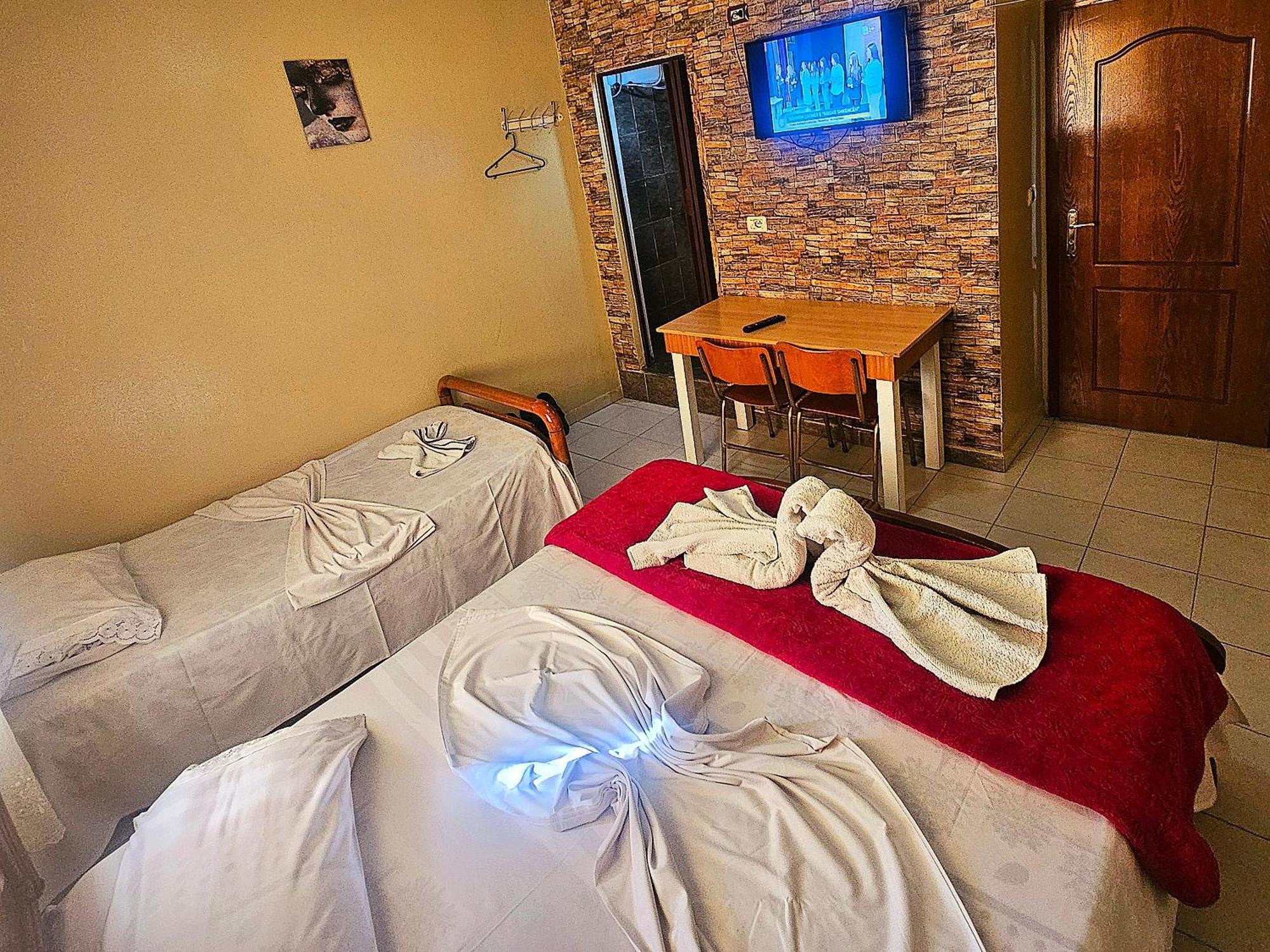 Dafina Hotel Тирана Екстериор снимка
