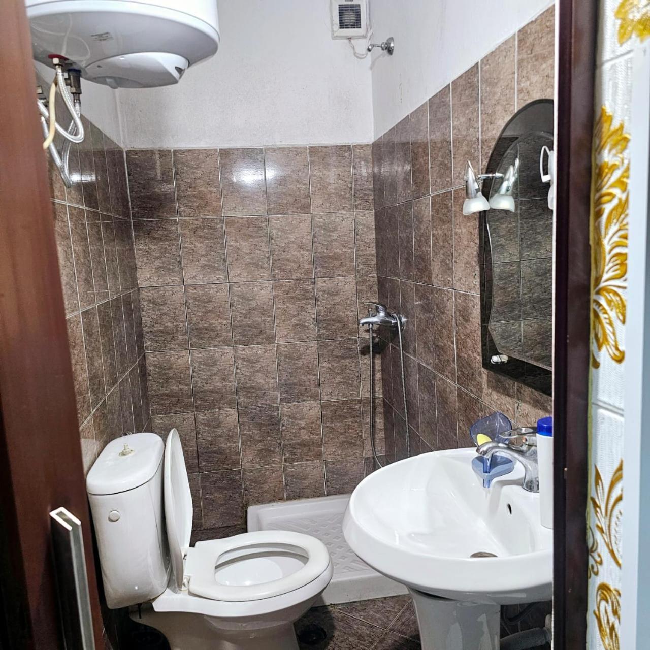 Dafina Hotel Тирана Екстериор снимка