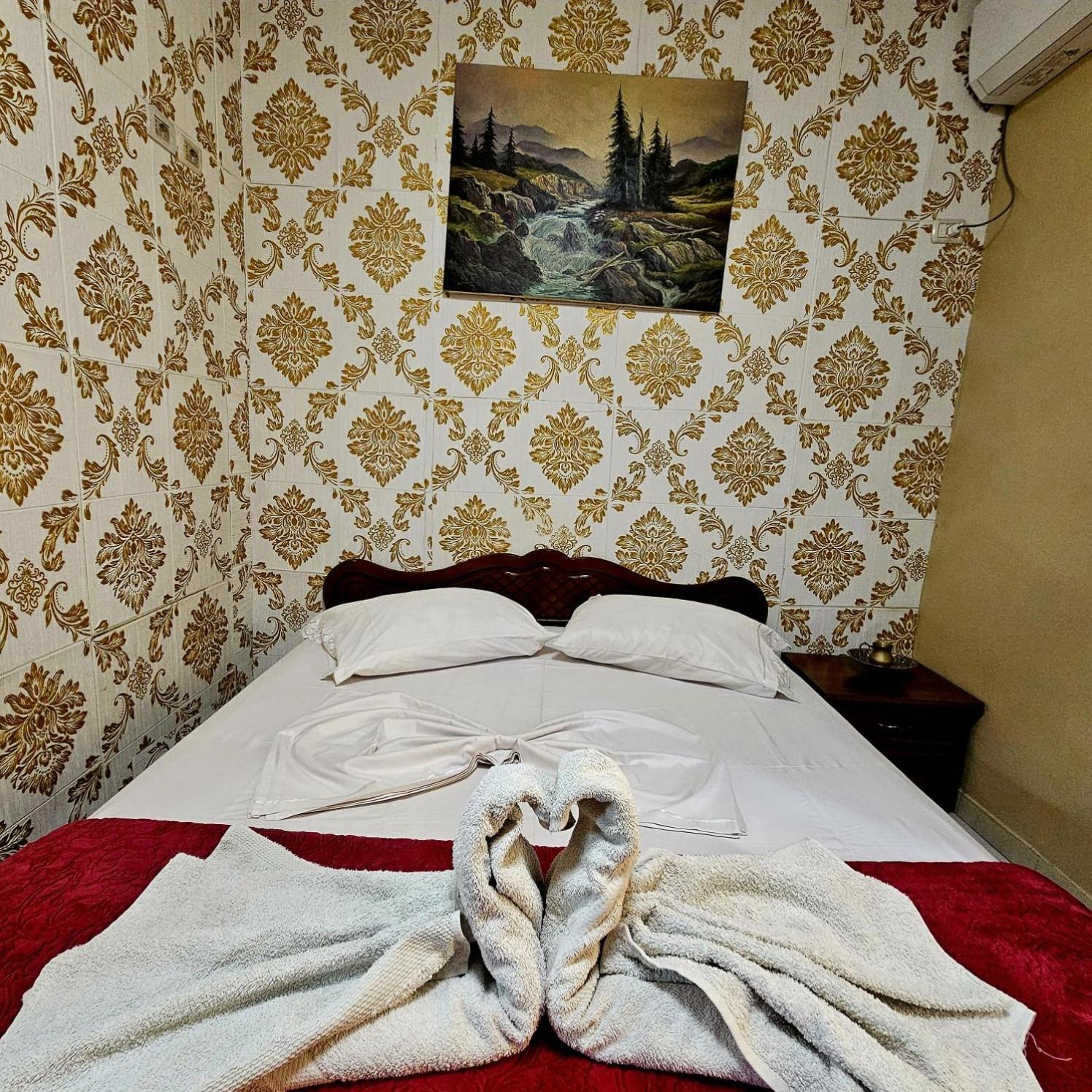 Dafina Hotel Тирана Екстериор снимка