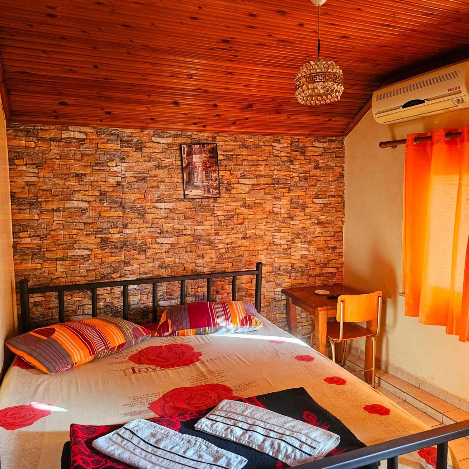 Dafina Hotel Тирана Екстериор снимка