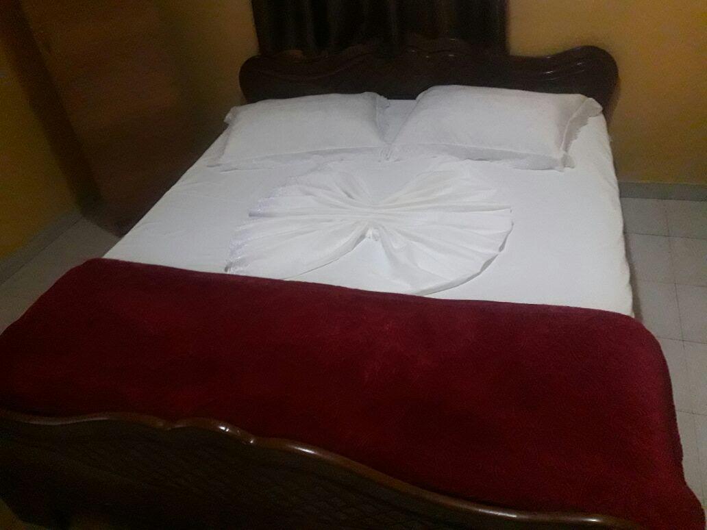 Dafina Hotel Тирана Екстериор снимка
