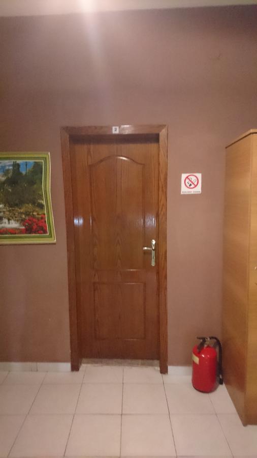 Dafina Hotel Тирана Екстериор снимка